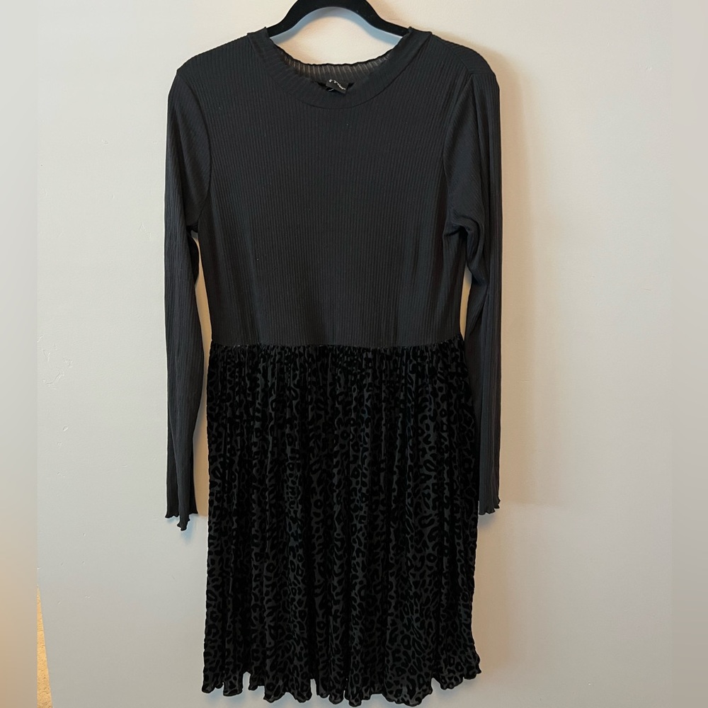 Black half velvet long sleeve dress